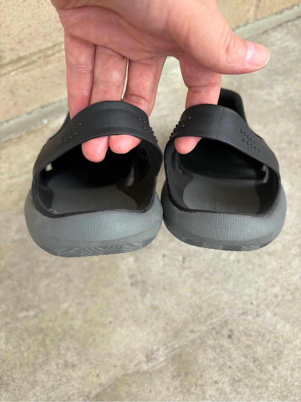 Crocs Men's Swiftwater Mesh Wave Slip On Sandals Black/Grey - Like New! Size 12 - Picture 6 of 8